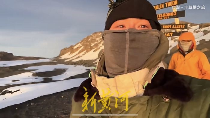 陶三丰的旅行自行车上,装备着一身冬衣,两身夏衣