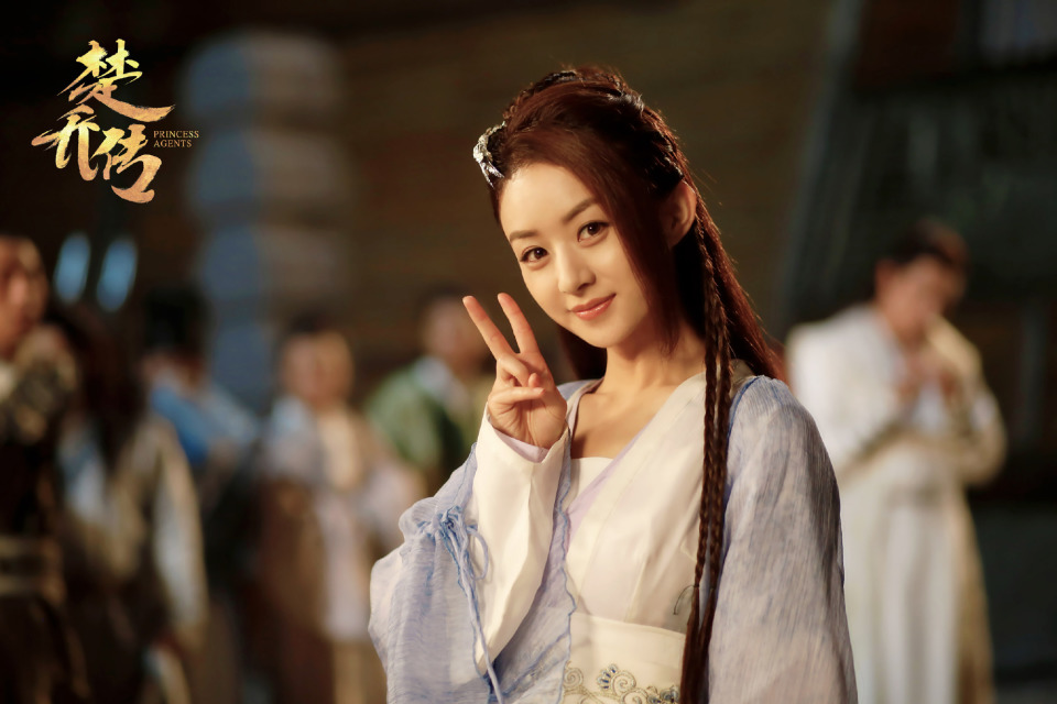 但不论是出于年龄的考虑,又或者是个人发展的规划,赵丽颖退出第二季