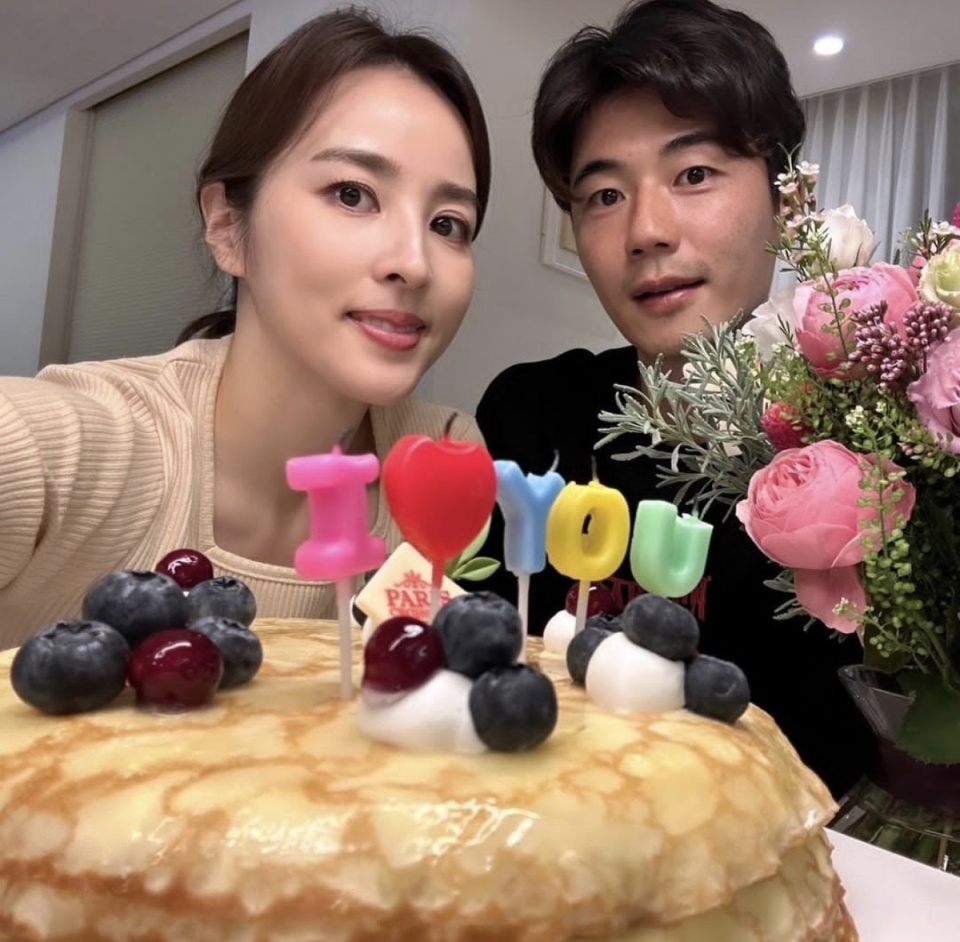 韩惠珍与丈夫奇诚庸依然甜蜜如初,小型生日聚会成为幸福的见证