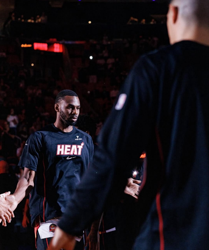 5连胜，新赛季一场不败！文班27+18怒吼庆祝，西部杀出新的夺冠热门