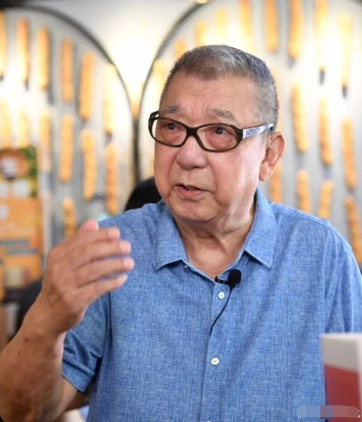 娱记曝郭宝昌离世原因:几天前在家中改稿,不小心摔了一跤_腾讯新闻