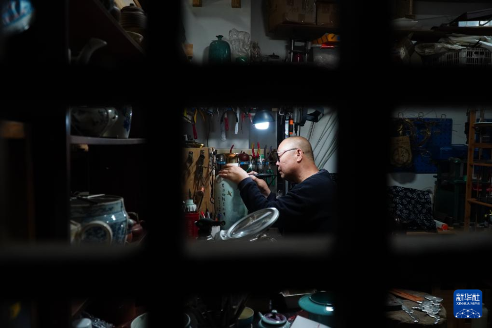 锔瓷匠人杨涛:锤下再造 残瓷"重生"