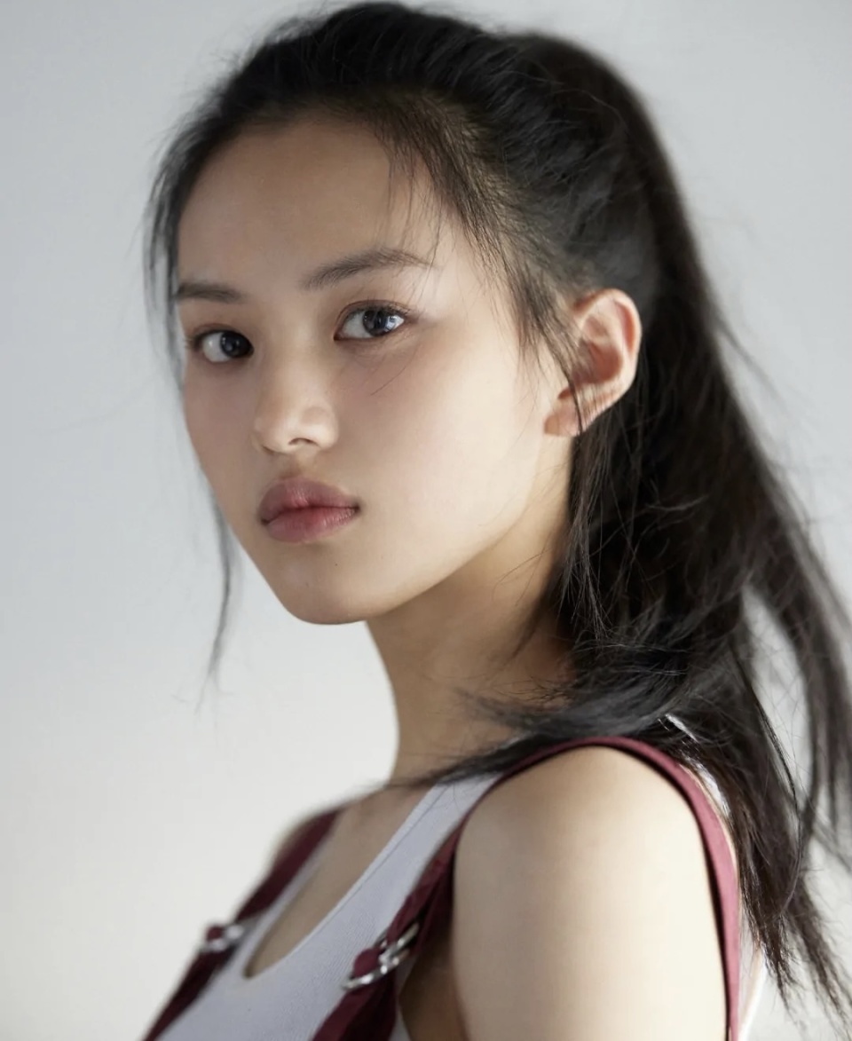 同时在以爱为营无所畏惧演大小姐这位00后新人火了还是学霸