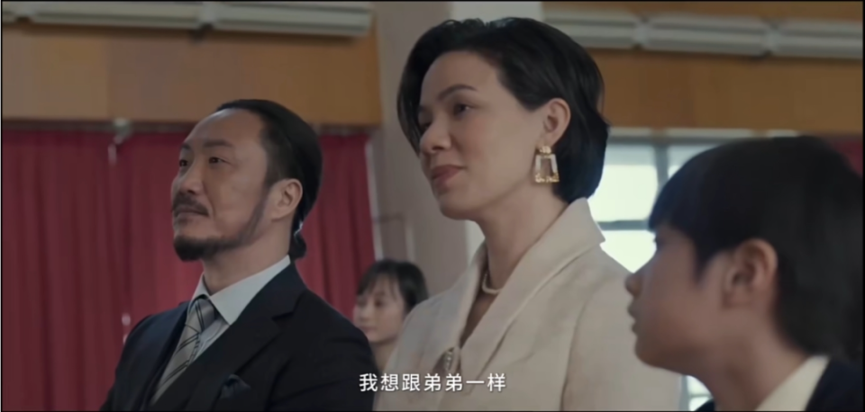 电影告诉了我们答案,一路优秀的弟弟长大成人,最后也不过成为了普通的