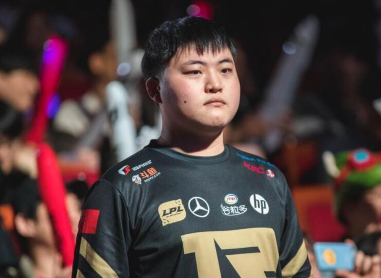 死亡宣告为uzi说话,在lpl低谷时拿2次亚军,含金量比如今的冠军还高