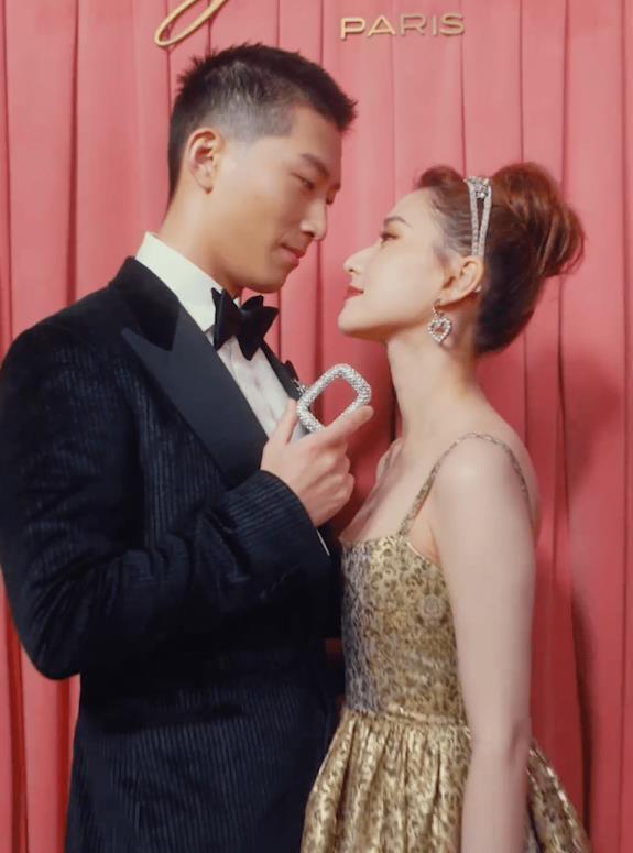 何超莲新婚10个月未怀孕,回娘家和亲妈过年,没陪老公窦骁回婆家_腾讯