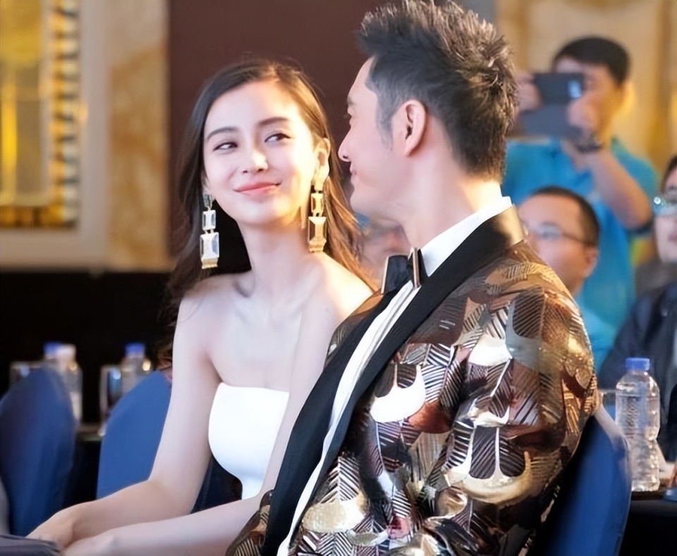 35岁杨颖现状:穿清凉吊带裙像25岁,不受事业影响和儿子玩得开心