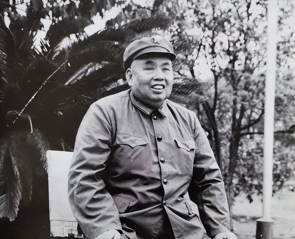 王建安：单独授衔的开国上将，为何病逝后，却无一人来参加追悼会_腾讯新闻