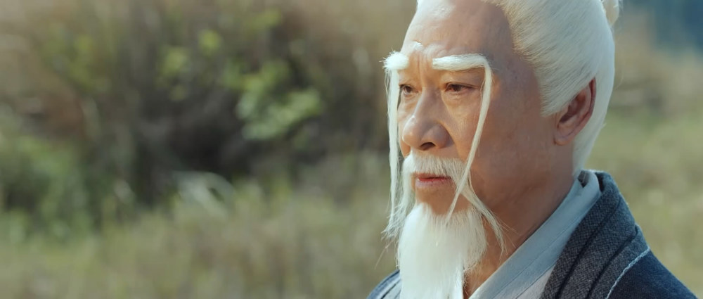 《异人之下》：面对老天师，龚庆为什么不逃跑，而选择赴死？_腾讯新闻