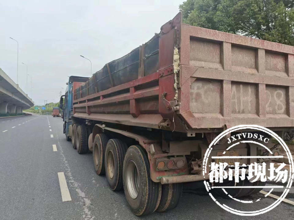 这一次你们跑不掉!号牌一样的两辆半挂车,相隔4分钟竟同时出现