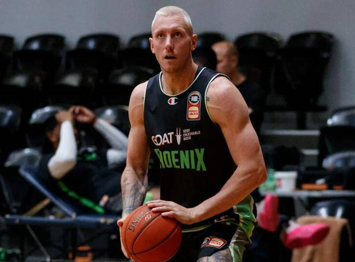 新疆大胜浙江22分齐麟伤愈回归克里克大放异彩邱彪激活一人