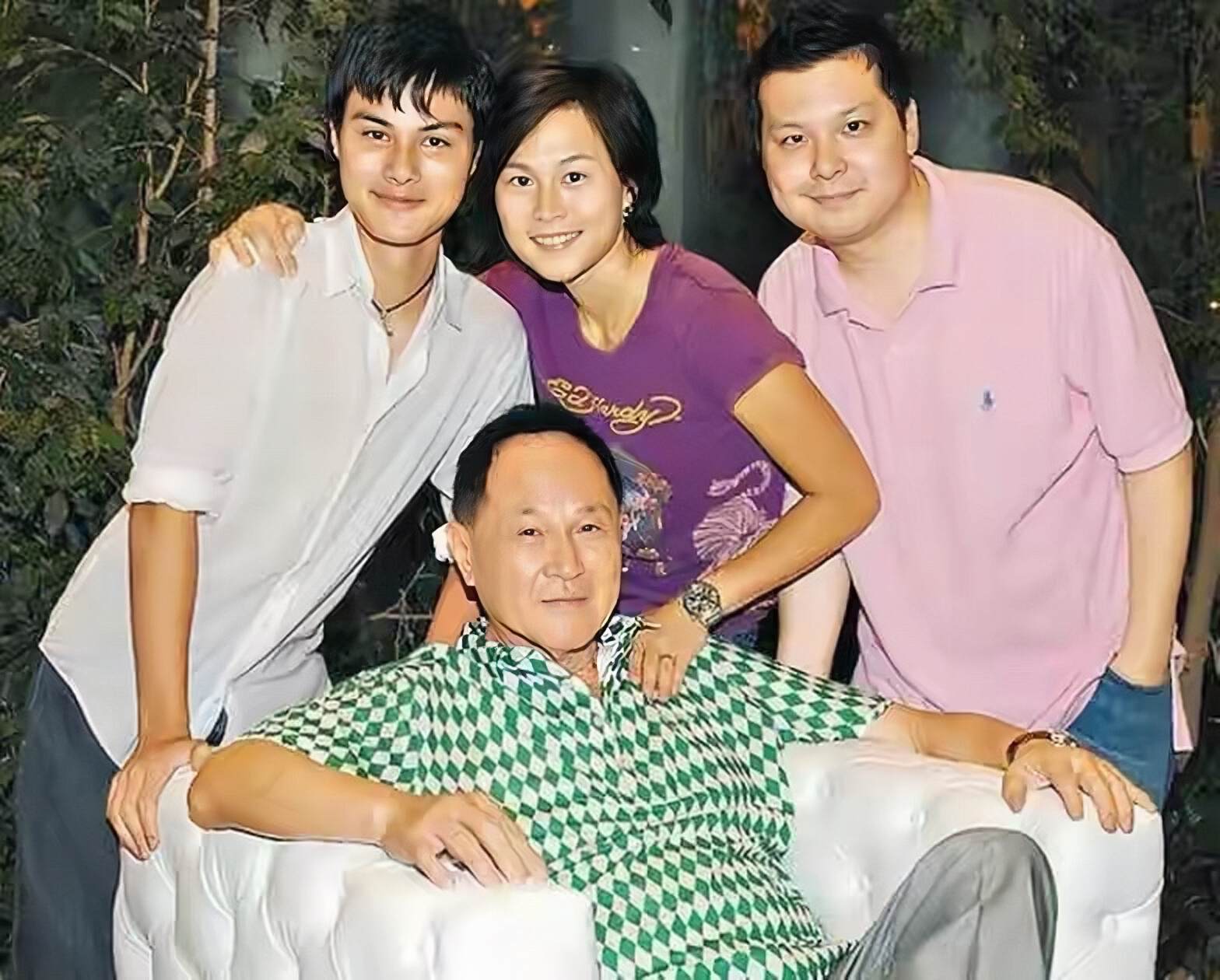 香港知名富家千金結束七年同性婚姻，和新女友感情穩定，戀情獲父母認可 - 