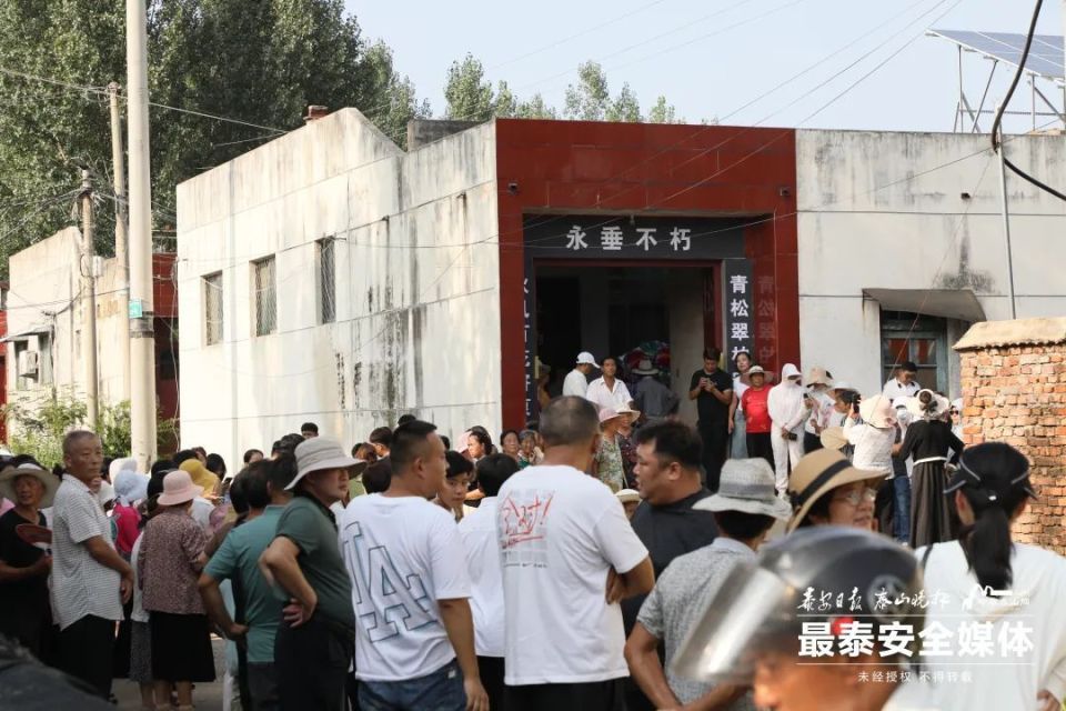 魂归故里！见义勇为英雄栾留伟的骨灰，被护送回泰安宁阳_腾讯新闻