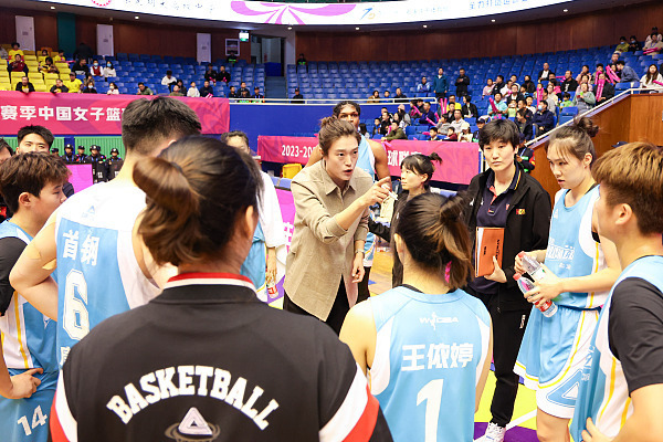 WCBA | 两大中锋缺阵 首钢女篮客场击败强敌见功力_腾讯新闻