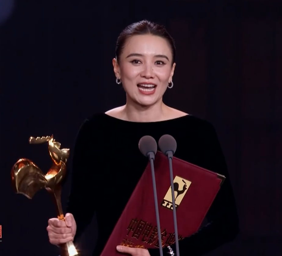 金雞獎被嘲太水！名單偷跑張藝謀遭質疑，易烊千璽宋佳正拍他電影 - 