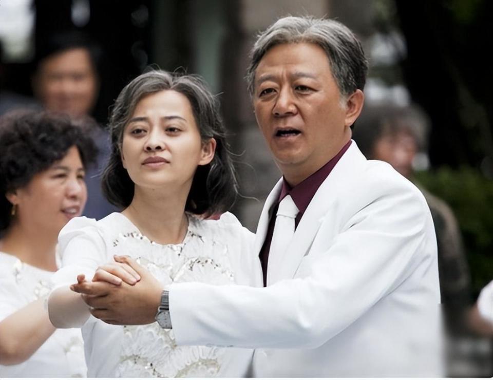 《父母爱情》的郭涛,曾发誓不娶女演员,原来和她才是真夫妻_腾讯新闻