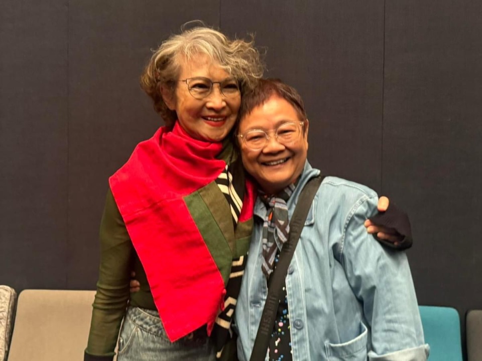 77岁影后萧芳芳近照曝光,时髦穿搭现身状态极佳