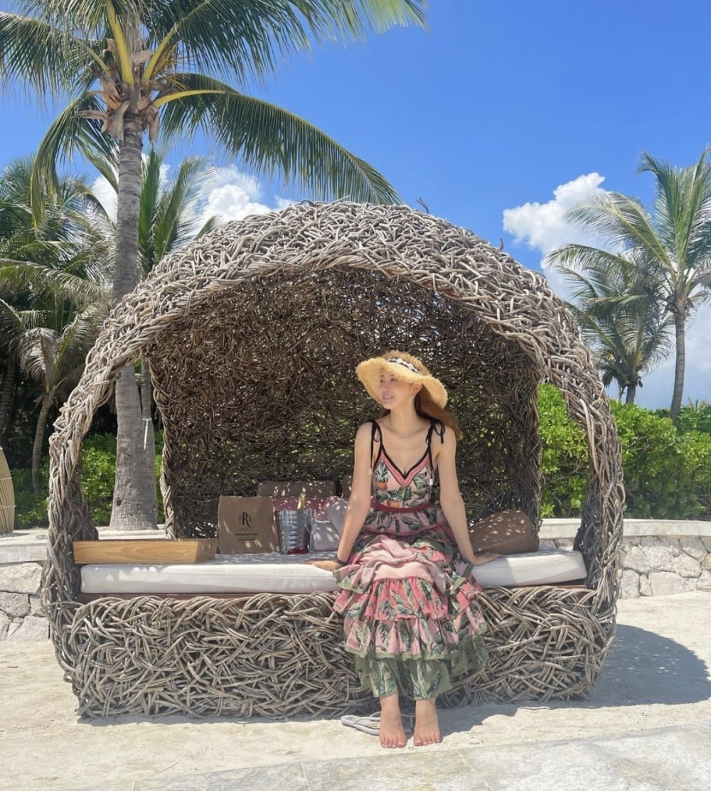 美貌与魅力令人着迷,李多海的完美身材和自信笑容,让人瞬间沦陷_腾讯