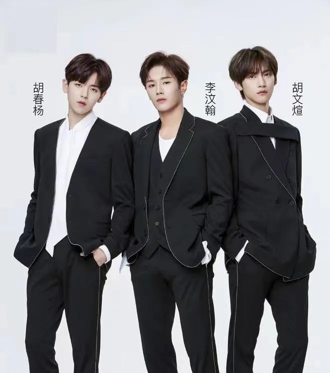 胡文煊是乐华娱乐旗下艺人之一,之前塌房的丁泽仁也是这个公司的,真