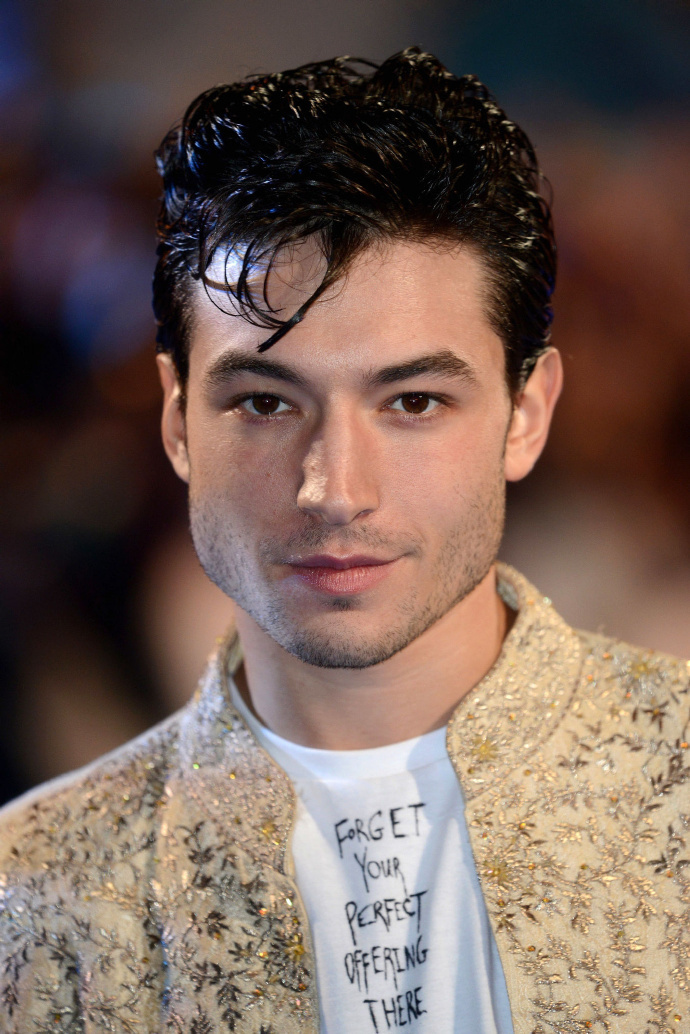 "闪电侠"扮演者埃兹拉·米勒不会为《闪电侠》做任何宣传-腾讯新闻