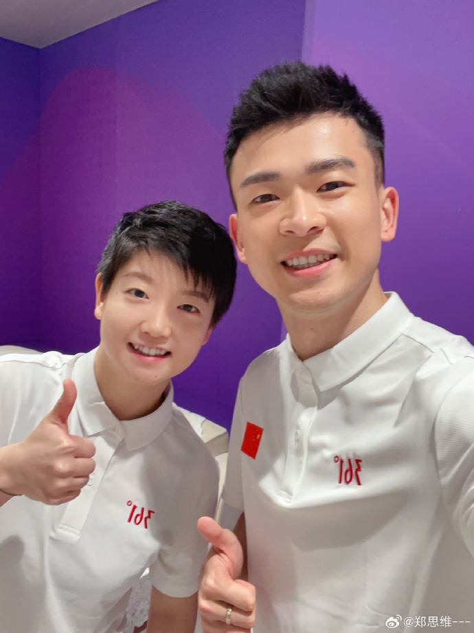 郑思维晒与孙颖莎合影:宣誓太荣光