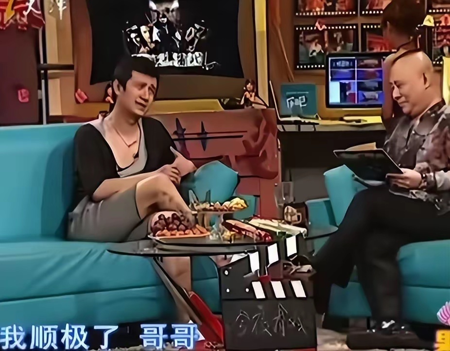 文章大女儿18岁啦！文爱马穿白裙剪波波头 像极了年轻时的马伊琍
