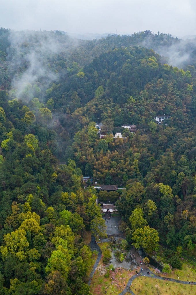 最终,我们把目的地锁定在了 湖南 省 常德 市 桃源 县的桃花源风景区.