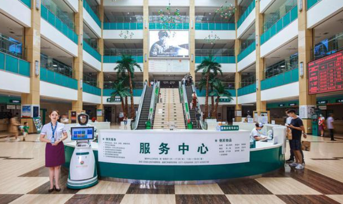 现在各种短剧拍摄现场堪比横店,剧组竟然在医院里真实拍摄,并且堂而皇