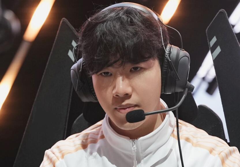 其中被最多人讨论的选手就是theshy了,因为下赛季他