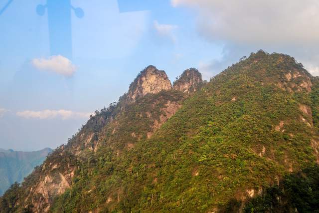 湖南最长的悬崖电梯，莽山五指峰景区，每一步都是一次震撼的体验300052中青宝2023已更新(哔哩哔哩/知乎)300052中青宝