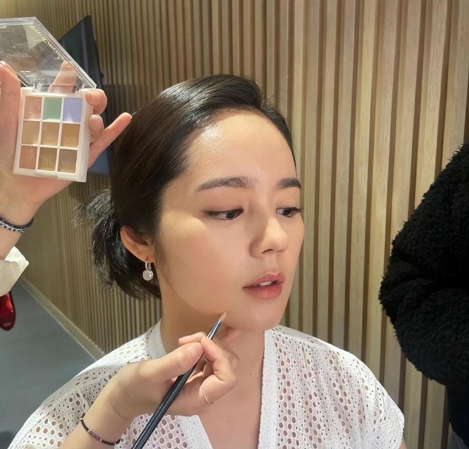 韩佳人15年来首次剪短发丈夫延正勋表示真的非常漂亮