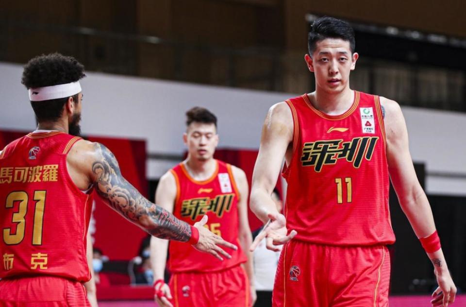 cctv5直播新疆男篮vs深圳强强对决吴冠希单挑双塔胜负难料