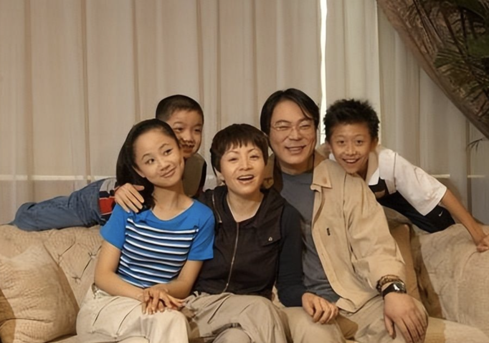 "国民爸爸"高亚麟塌房,《家有儿女》恐下架