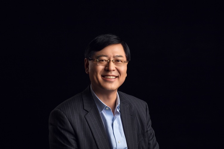 杨元庆转行车评人？评价辅助驾驶：非常丝滑！_腾讯新闻