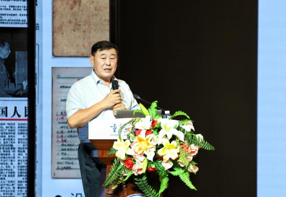 院士走进重庆高校 与近千名学子分享成长感悟_腾讯新闻