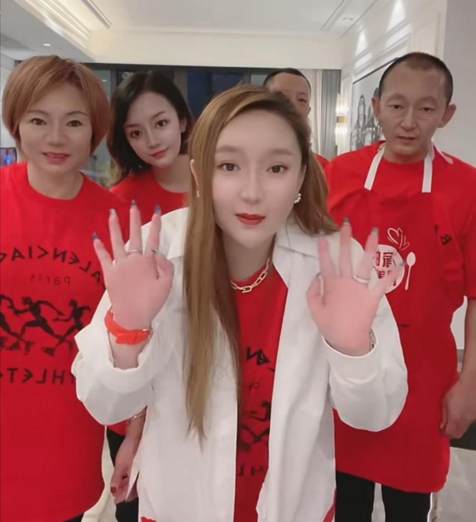 刘大美人结婚不忘割韭菜,六百多的手机卖888元,含泪狂赚600多万_腾讯