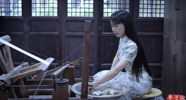 李子柒又双叒更新了！成都蜀锦、绒花、缫丝、植物染四项非遗齐亮相_腾讯新闻