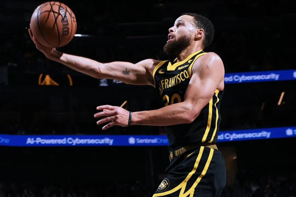 美媒列出2024年nba全明星mvp热门人选前五名,詹姆斯库里入选