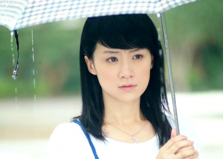 43岁姚芊羽近况曝光紧急入院全身麻醉躺病床输液健康引担忧