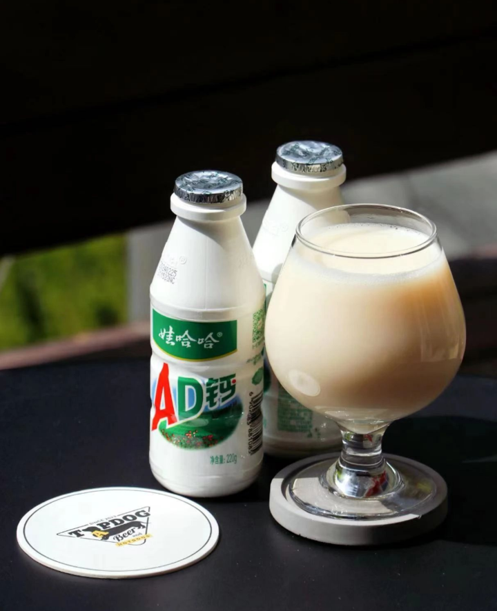 娃哈哈快不够用了?咖啡店用"ad钙奶"做拿铁,冰红茶做美式_腾讯新闻