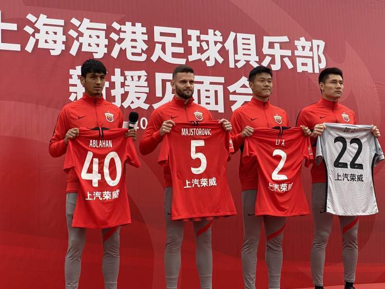 上港危险引援工作缓慢新帅仍无定论或遭陈戌源事件拖累