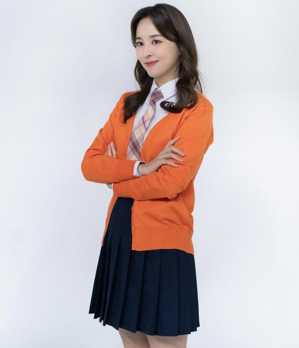 韩惠珍童颜美貌惊艳全网学院风穿搭独树一帜朴河宣竟喊可以再上学了