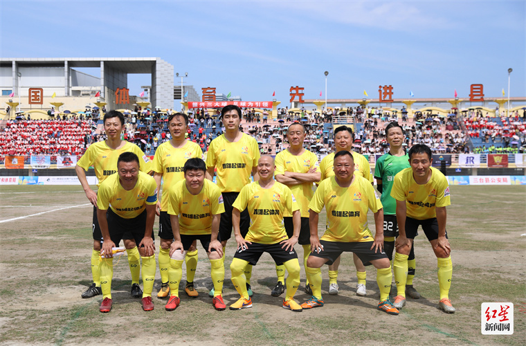 星光闪耀"足球之乡" 四川明星足球队三台比赛闹热举行