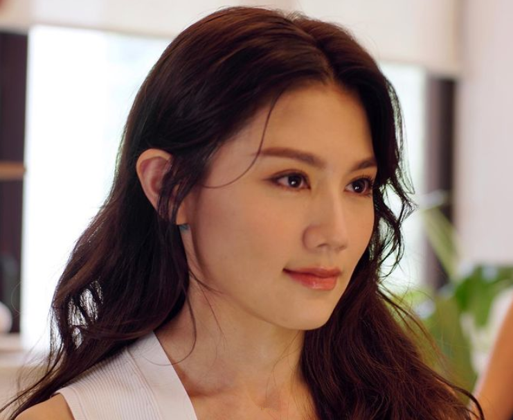 知名女星周秀娜健康引担忧穿背心瘦成纸片人曾以身材丰腴著称