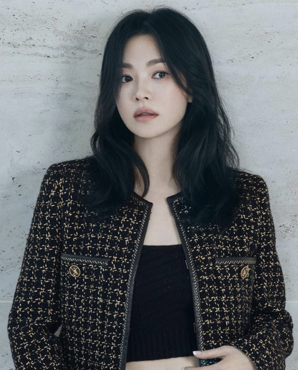 宋慧乔黑色与黄色的完美穿搭,好友朴率美和李真都纷纷点赞