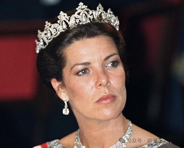 英国王室的圈圈王冠之珍珠版俄式王冠从造型看的确比珍珠泪大气