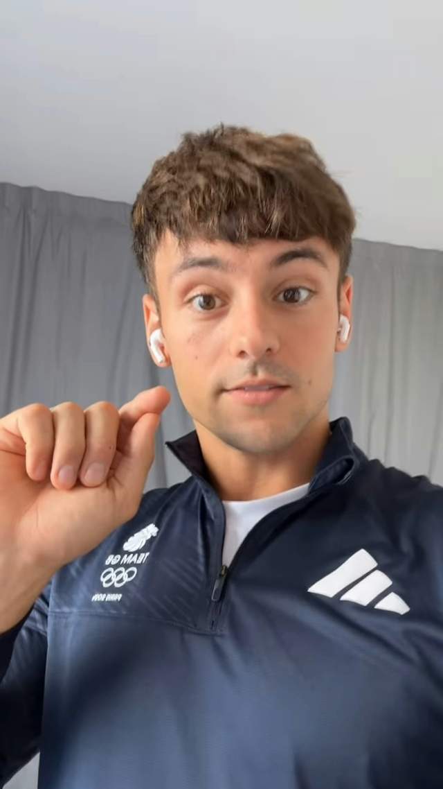 但不少运动员拍片实测,指纸板床都相当硬净,包括英国"跳水王子"戴利