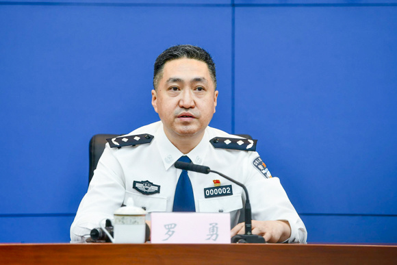 重庆市全民反诈专项行动副指挥长,市公安局常务副局长罗勇介绍,警方在