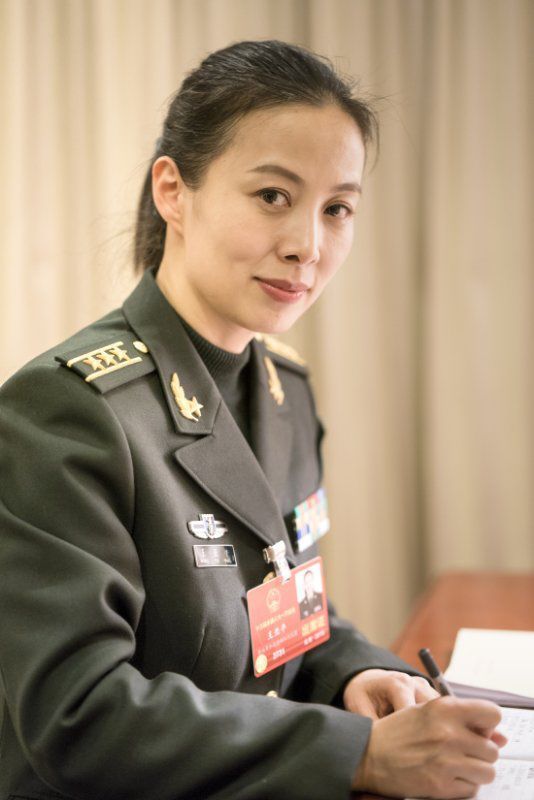解放军女航天员王亚平大校,有希望提前晋升少将_腾讯新闻