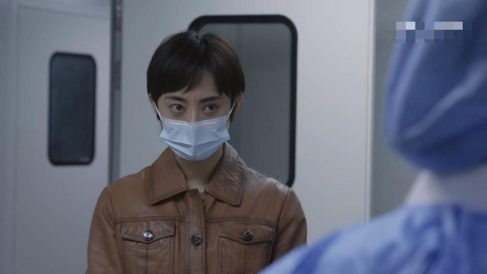 《乌云之上》：李小冉面前，敢“带衣服”进组的，我只服孙俪！_腾讯新闻